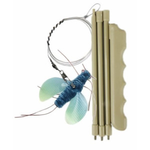 Katzenangel mit blauer Käfer